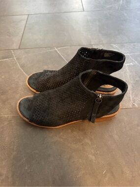 Sofft Black Perforated Peep-Toe Wedge Sandals with Side Zip